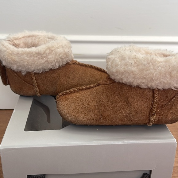 UGG Gojee Baby Boots : size 2/3 S - Picture 5 of 6